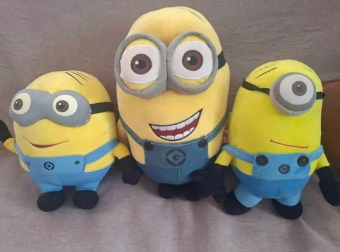 3 bonecos Minions
