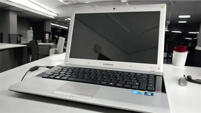 Notebook Samsung rv 411 com i7 620m com ssd 120 com 6 gb ( impercavel ) bateria 90m
