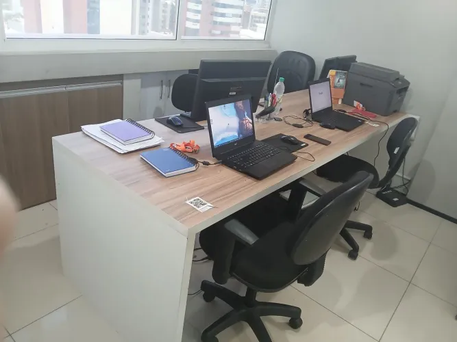 Estação de trabalho com capacidade de até 6 pessoas