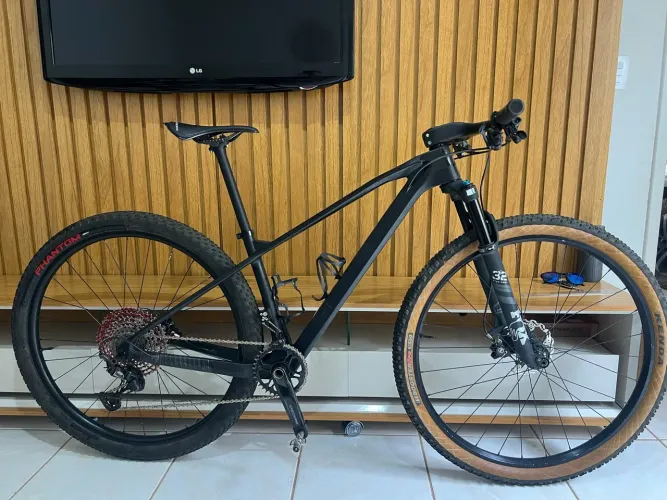Bicicleta Carbono MTB tamanho 15