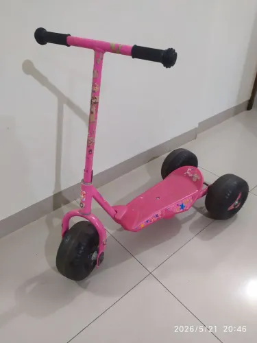 Patinete Bandeirantes Rosa Barbie usado