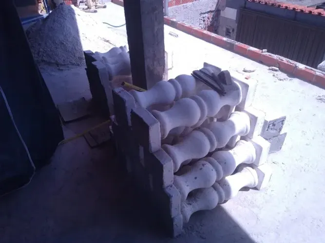 BALAUSTRE ROMANO EM CONCRETO PINTADO E POLIDO, VENDO 34 UNIDADES, R$30,00 CADA.