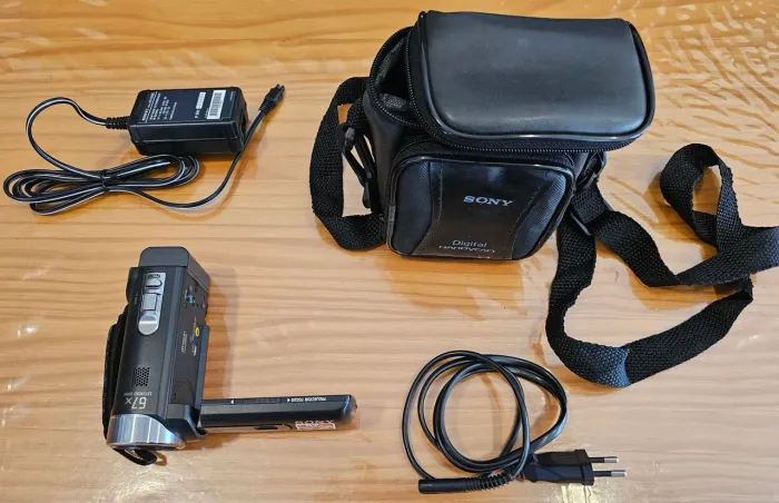 Câmera firmadora Sony DCR PJ5 com acessórios