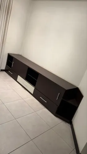Rack para TV em Excelente estado, grande e espaçoso