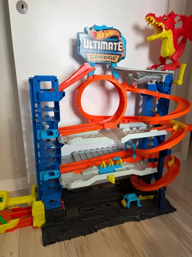 HOT WHEELS ULTIMATE GARAGE 