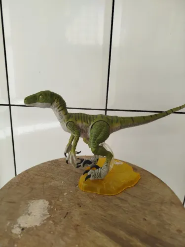Velociraptor Charlie amber collection Jurassic world 