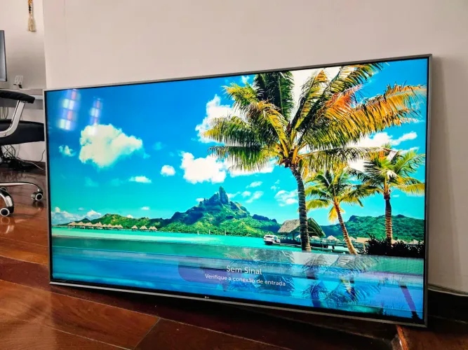 Smart TV LG 55" 4K 55UJ7500 (Defeito na Tela / Para Peças ou Uso)