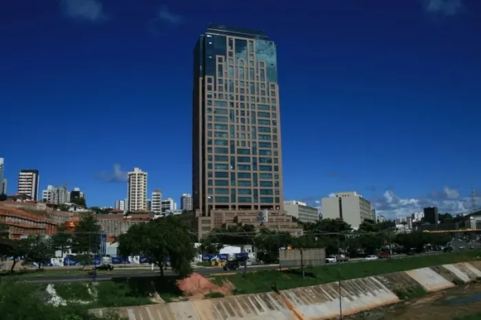 SUAREZ TRADE CENTER. Sala Comercial 385m² e 770m² para locação no Caminho das Árvores.