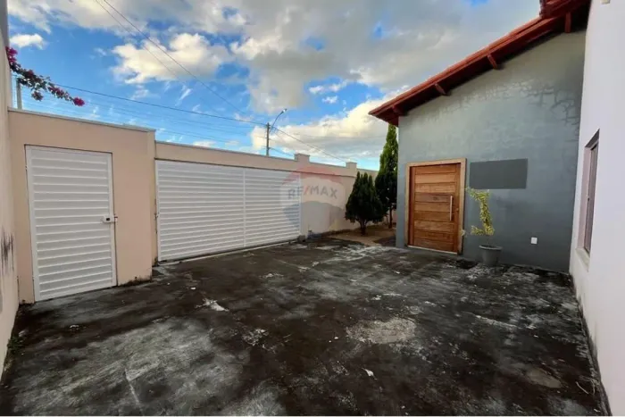 Casa disponível para venda no condomínio Mont Serrat 2