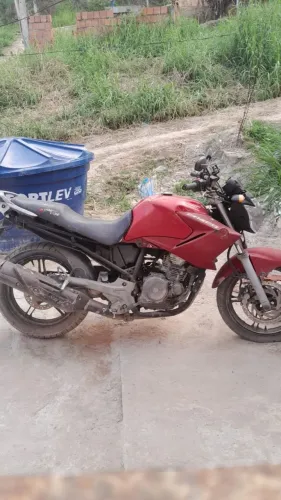 Vendo moto fazer 250 cilindros valor 3000ou troca na outra sendo ronda