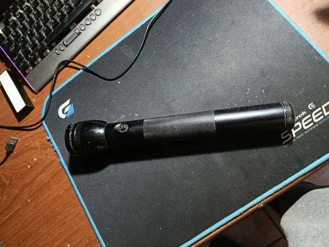 Lanterna Maglite, modelo Heavy-Duty 3 pilhas.