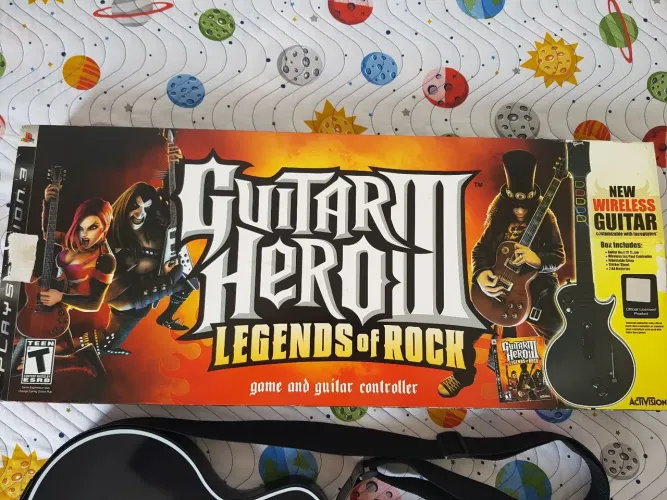 Guitar Hero 3 ps3 em excelente estado, com guitarra, jogo e caixa original