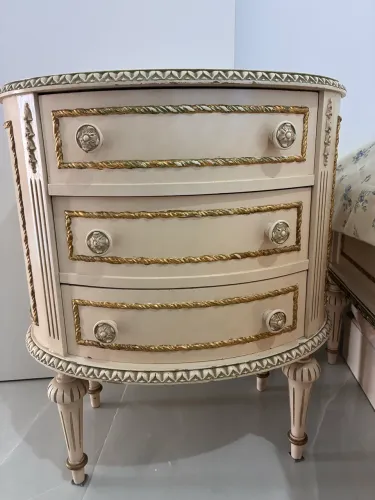 Cama de casal antiga estilo Luis XVI