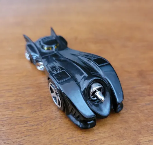 Hot Wheels: Batman Tim Burton (Não é mainline, é edição de aniversário do Batman)