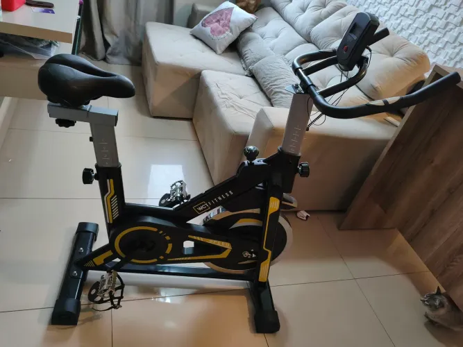 Bicicleta Spinning Com Roda De Inércia De 13kg Wct Fitness Cor Preto