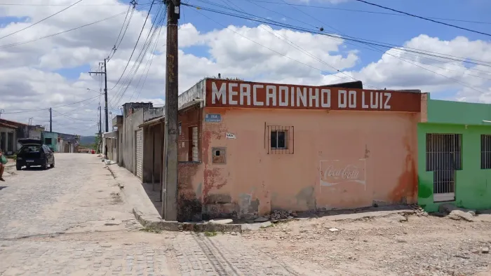 Vendo casa e ponto comercial