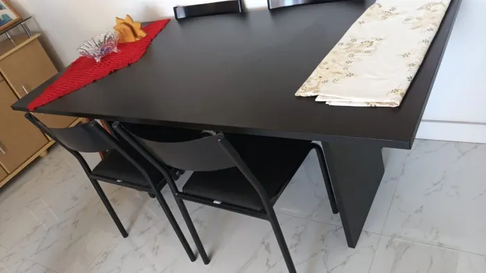 Mesa com 4 cadeiras Tok & Stok