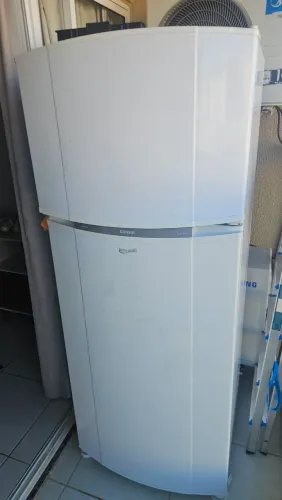 Vendo urgente geladeira 