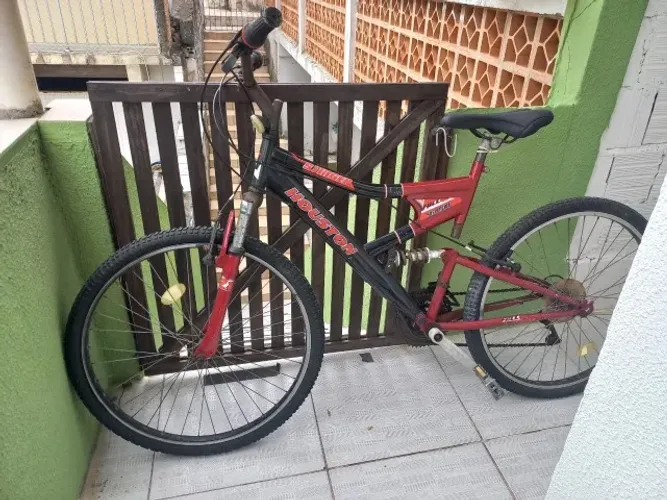 Bicicleta Aro 26 Houston Stinger com 21 Marchas e Dupla Suspensão