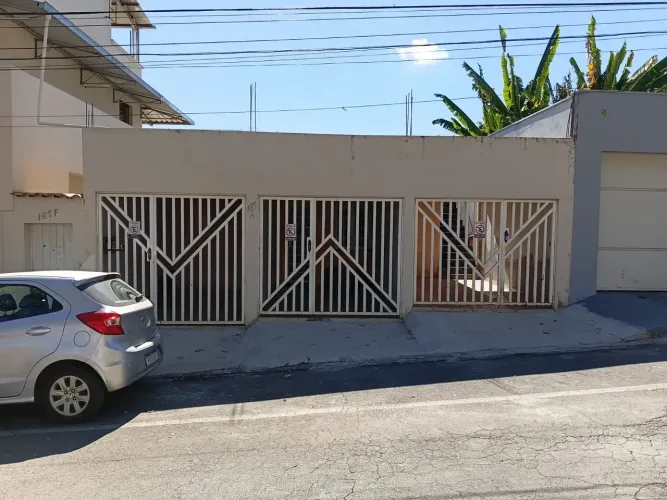 Prédio com 2 Andares à Venda em Arcos - Oportunidade!