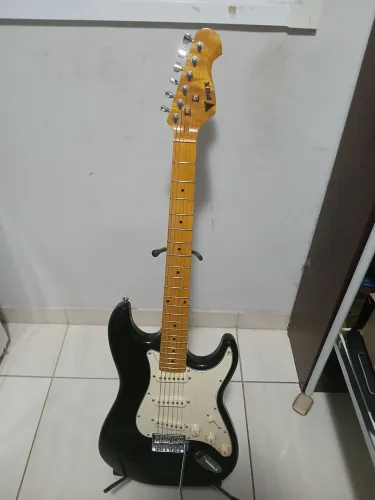 Guitarra Strato PHX preta seminova