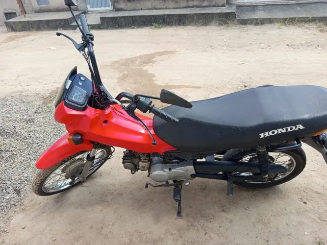 Pop 100 com revisão em dias em perfeito estado