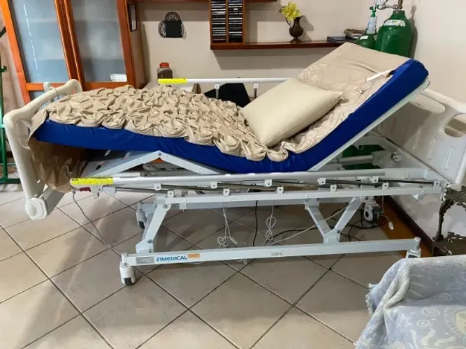 Cama hospitalar elétrica 3 posições com colchão pneumático