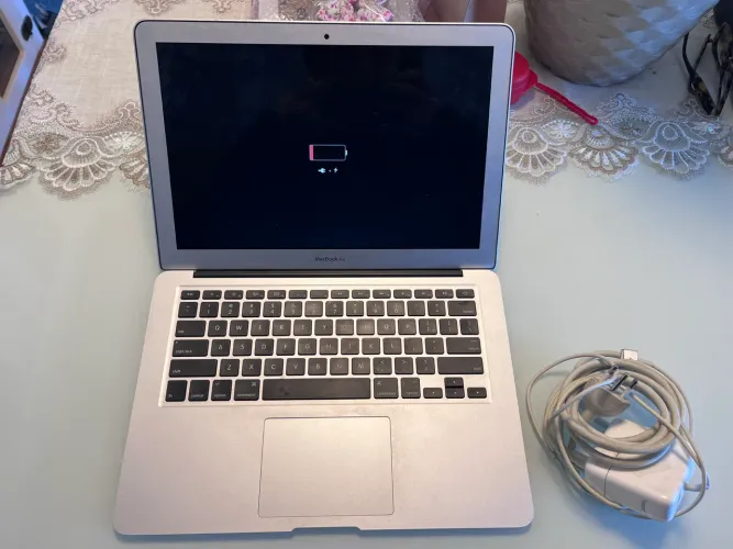 Macbook Air 13 inch, 8GB, 2017 