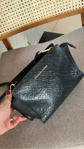 Bolsa Michael Kors couro preta