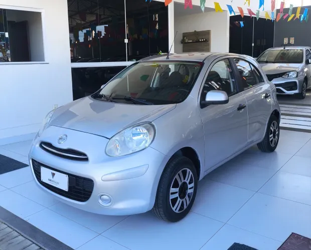 Nissan March 1.0 16V Flex Fuel 5P 2012