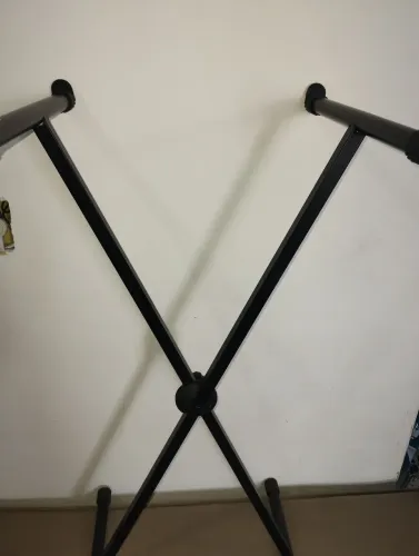 Tripé para piano, oportunidade para quem quem quer comprar com um preço bom, compre agora.