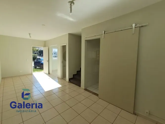 Casa de condomínio com 3 quartos para alugar, 129m² - Vila do Golf