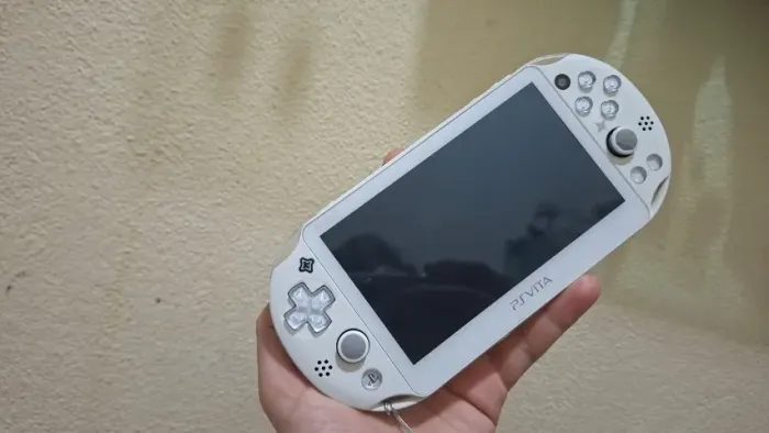 Psvita slim branco edição especial - 64gb desbloqueado