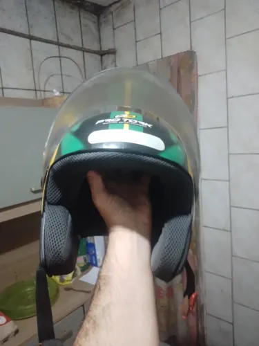 Vendo 2 capacete em perfeito estado