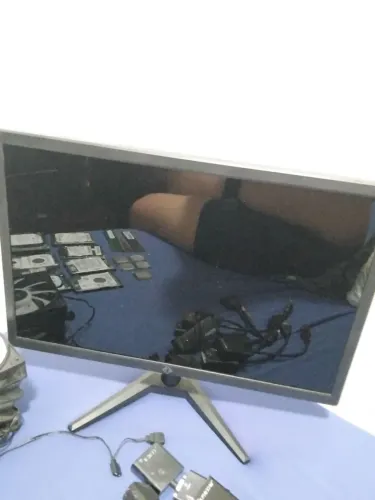 Monitor semi novo 19° Polegadas