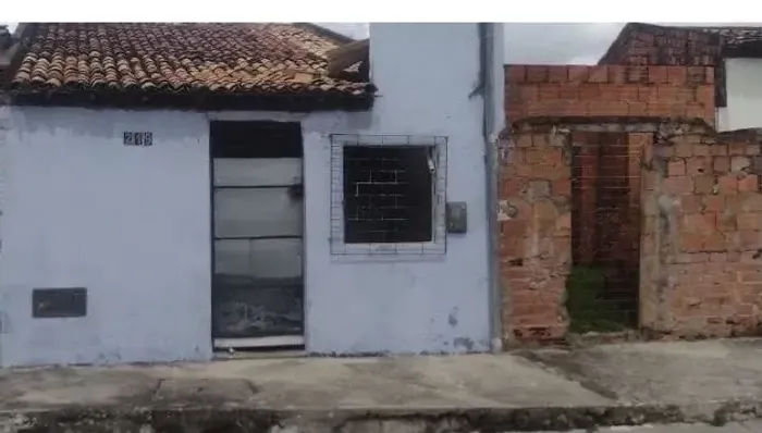 Vendo casa e terreno no Parque dos Faróis 