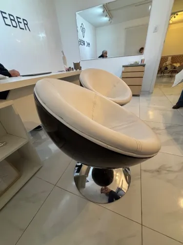 Duas Poltronas Redondas Desing Elegante