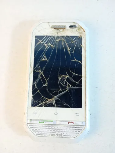 Motorola Nextel Branco com Teclado Físico - Liga, Tela Trincada / Para Peças ou Conserto