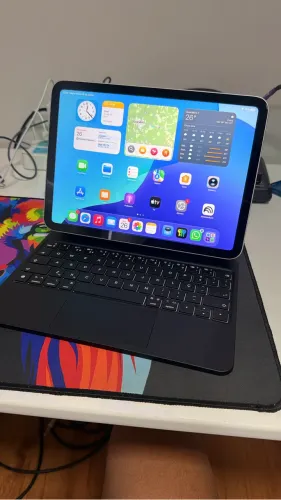 iPad 11 128GB com capa teclado e garantia Apple 