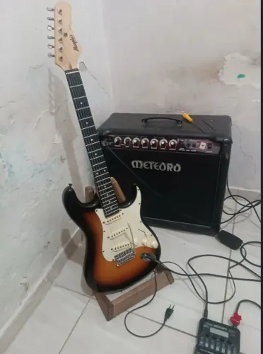 Guitarra stratocaster Memphis MG-30