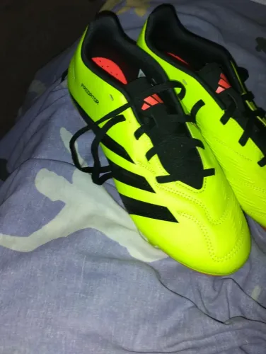 Chuteira de campo Adidas predattor