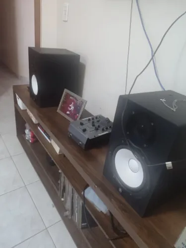 Caixa de som monitor de áudio Yamaha HS8