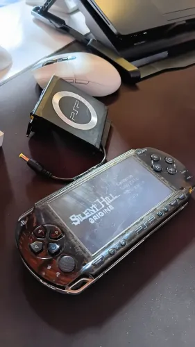 Psp, preto translúcido,  8gb com bateria original e carregador portátil 