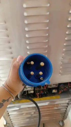 Vendo máquina de sorvete italiana, semi nova, em perfeito estado, ela tem três fases