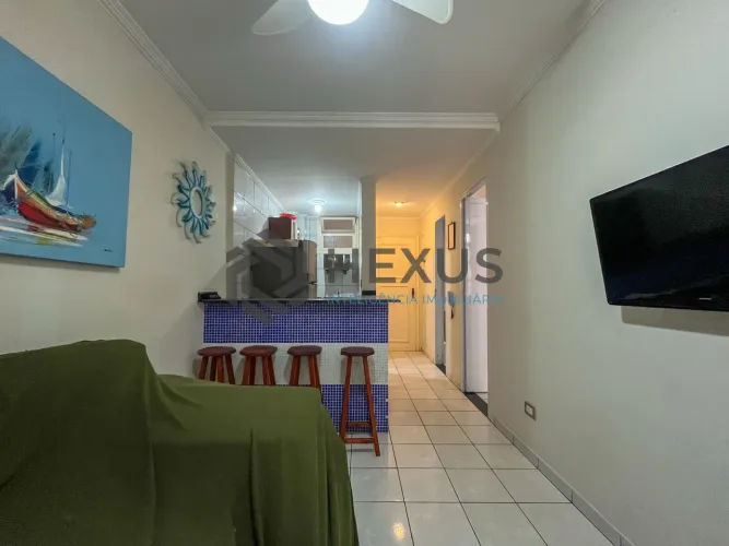 Apartamento com custo baixo a uma quadra da Praia das Pitangueiras, Guaruja