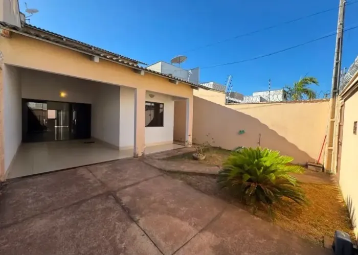 Alugo linda casa de 3/4 com churrasqueira na Qd 507 sul