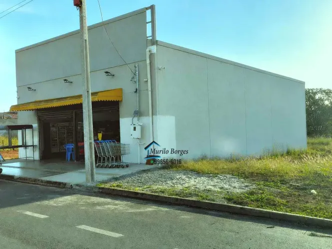 Vendo galpão com 200m² com usina solar no Setor Arcrópole