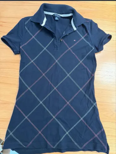 Camisa polo feminina da Tommy Hilfiger 