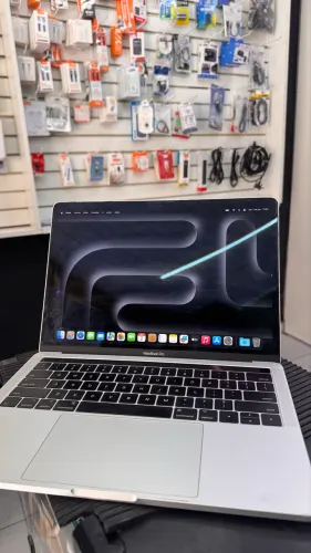 MacBook Pro 2017 13? - Touch Bar 