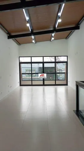 Salão Comercial - com dois pavimentos, Térreo com estrutura comercial completa. Nível supe